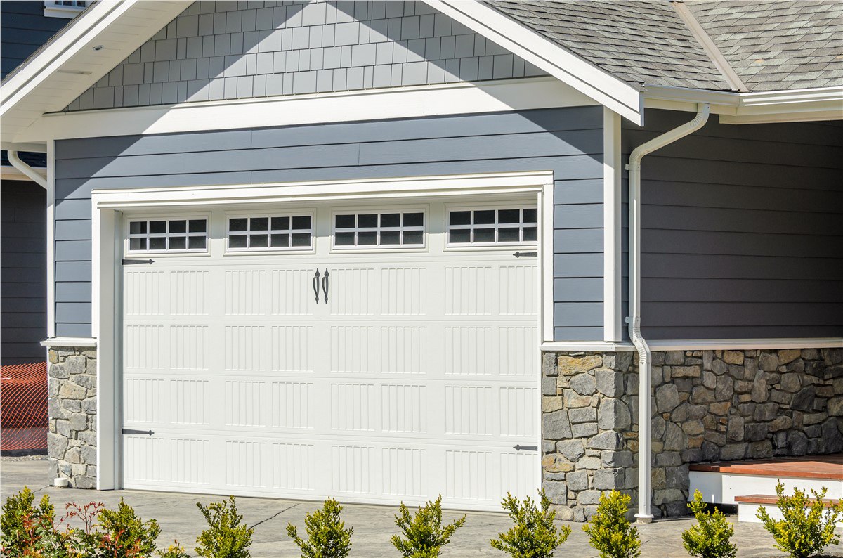 Enhance the Cape Cod Style with Shingle Siding